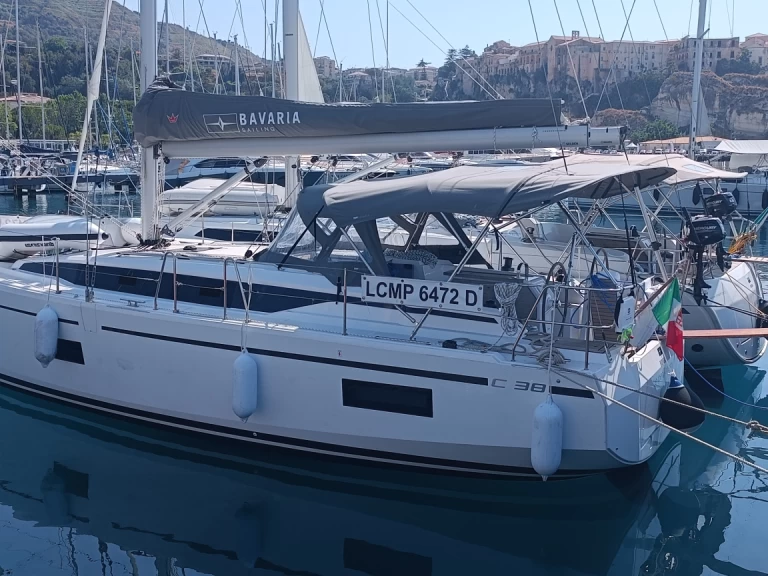 Sailboat to hire Tropea at the best price