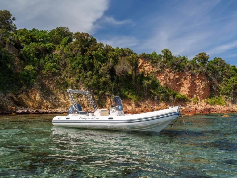 Hire RIB Capelli with a boat licence