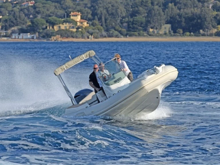 Hire a Capelli Tempest 700 Galéria