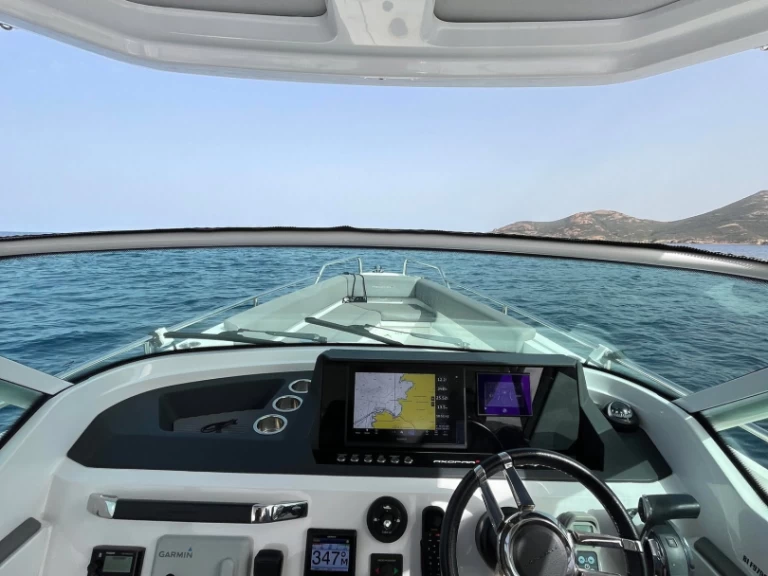 Charter a Axopar 28 T-Top in Galéria on Samboat