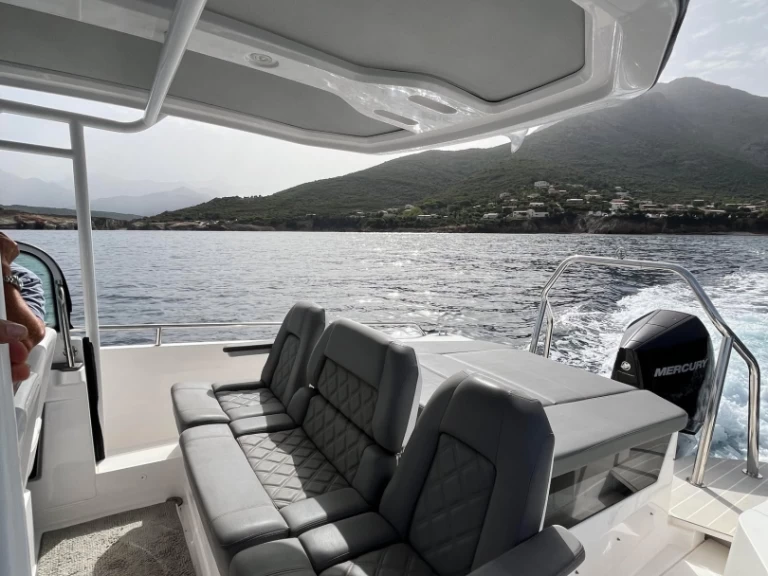 Hire Motorboat Axopar with a boat licence