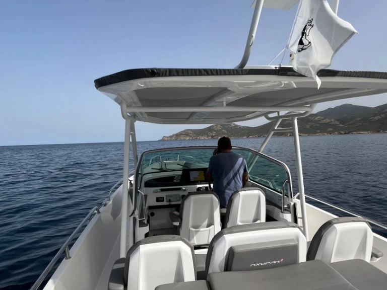 Motorboat to hire Galéria at the best price