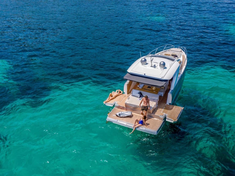 Luxury Yacht hire in Marina de Portimão - Jeanneau DB/43