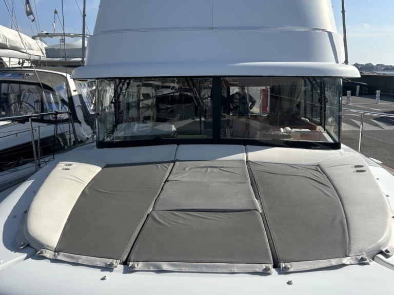 Hire Luxury Yacht with or without skipper Bénéteau Golfe-Juan