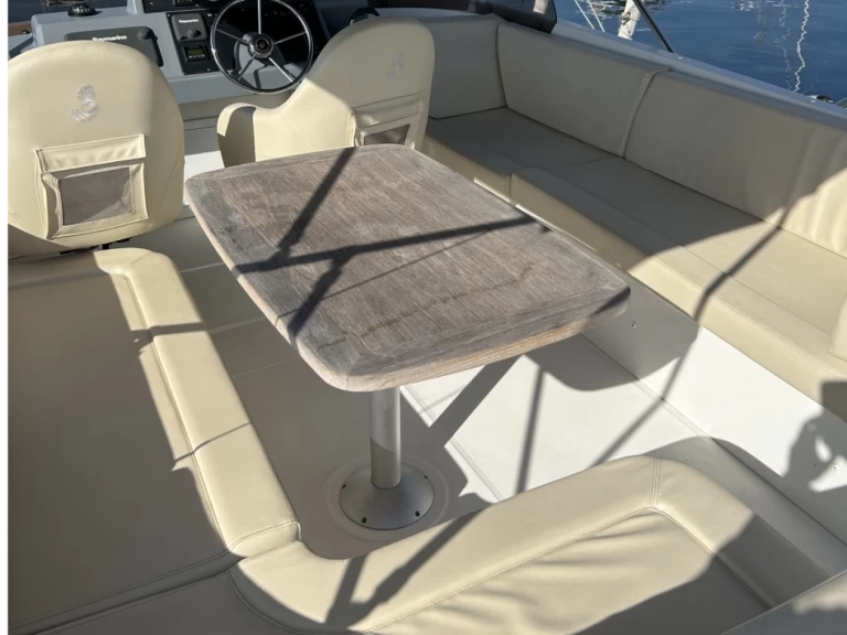 Luxury Yacht to hire Golfe-Juan at the best price