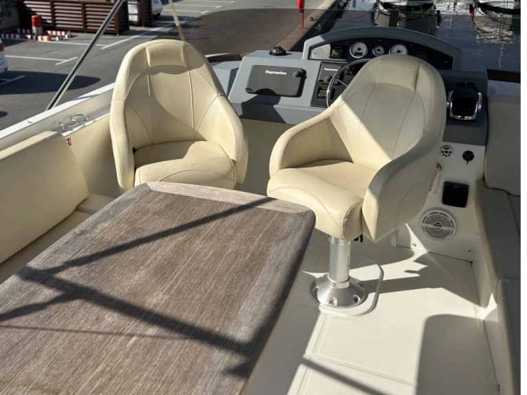 Yacht charter Golfe-Juan - Bénéteau Swift Trawler 44 on SamBoat