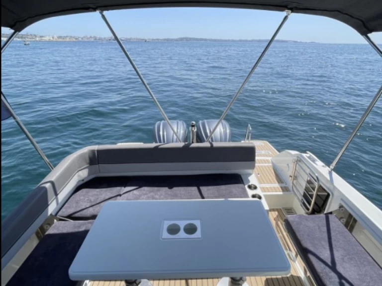 Yacht hire Juan-les-Pins cheap Cap Camarat 9.0 WA