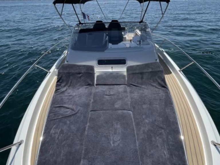 Motorboat hire in Juan-les-Pins - Jeanneau Cap Camarat 9.0 WA