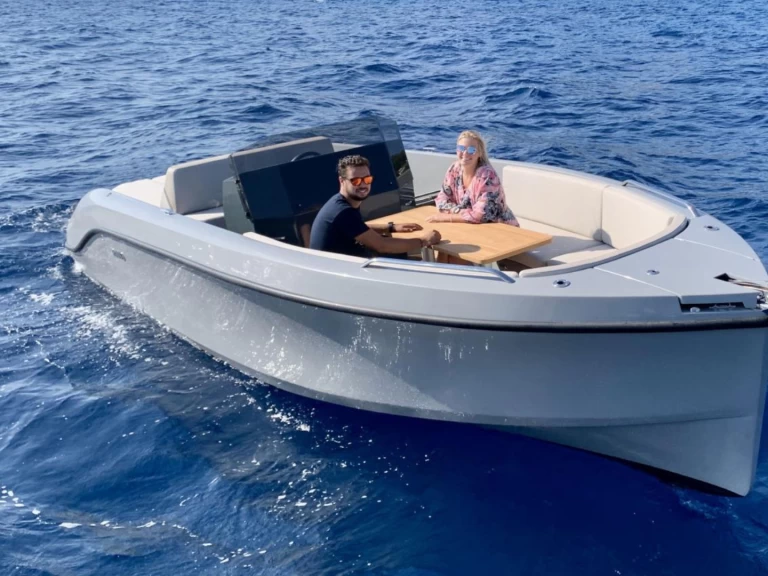 Motorboat to hire Vannes at the best price