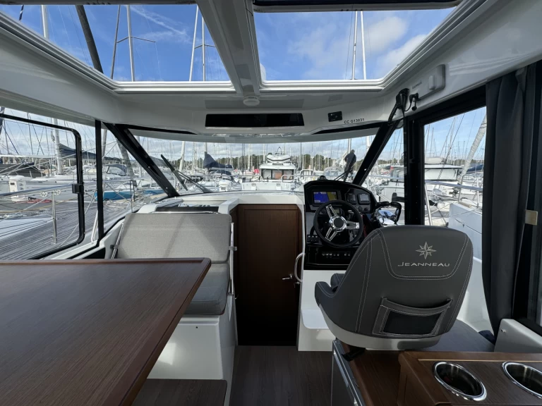 Yacht hire Port la Forêt cheap Merry Fisher 895