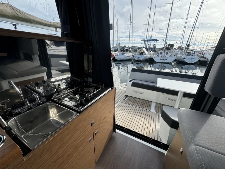 Motorboat hire in Port la Forêt - Jeanneau Merry Fisher 895