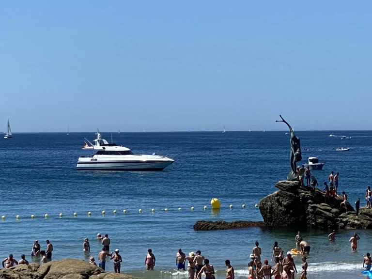Hire Luxury Yacht Mefasa with a boat licence