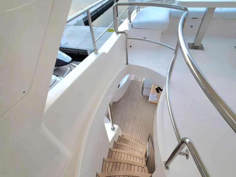 Hire Luxury Yacht Gulf Craft - Majesty Yachts with a boat licence