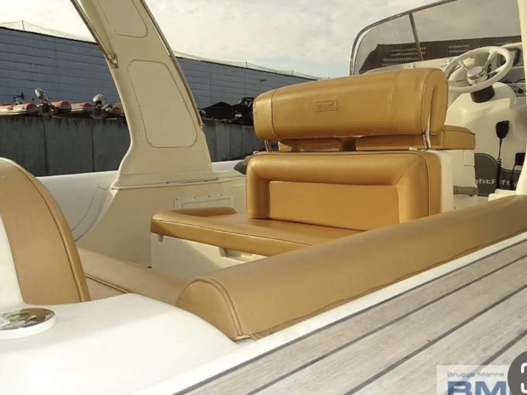 Charter a Bwa America 850 in Puerto de Pollensa on Samboat