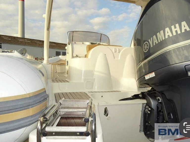 Hire RIB Bwa with a boat licence