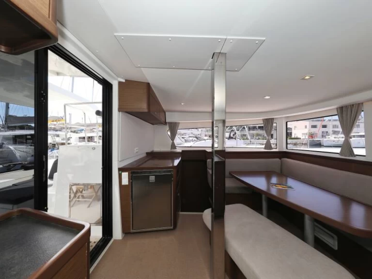 Yacht charter Le Marin - Lagoon Lagoon 42 on SamBoat