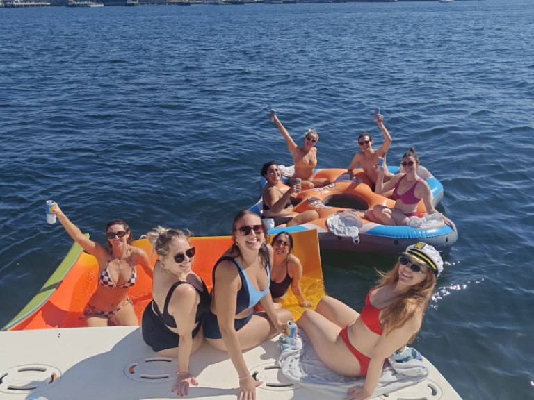 Sea Ray Sea Ray 450 Sundancer charter bareboat or skippered in  San Diego