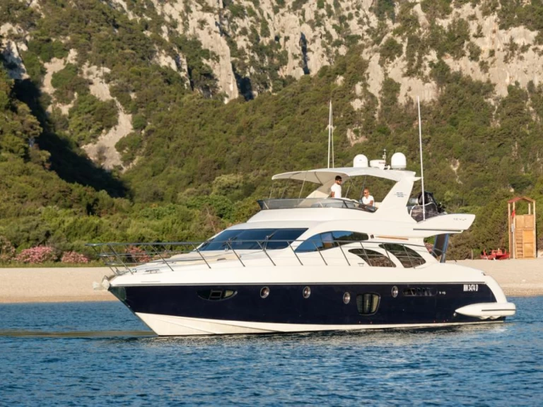 Hire Luxury Yacht with or without skipper Azimut Porto Cervo