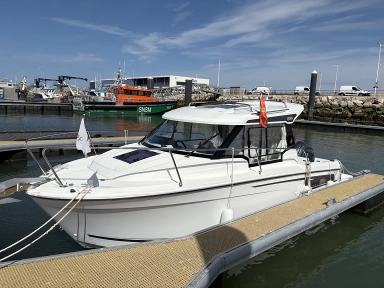 Yacht hire Ouistreham cheap Merry Fisher 695 series2