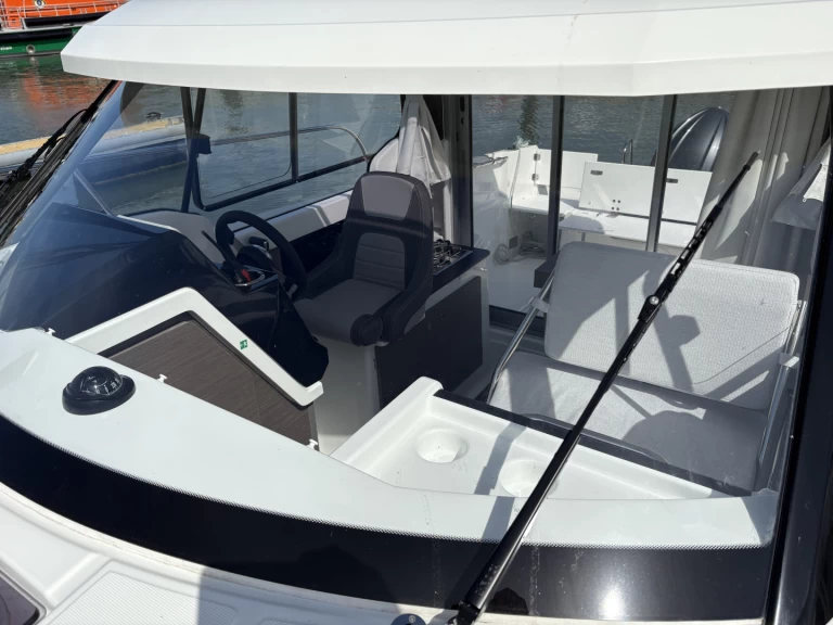 Motorboat hire in Ouistreham - Jeanneau Merry Fisher 695 series2