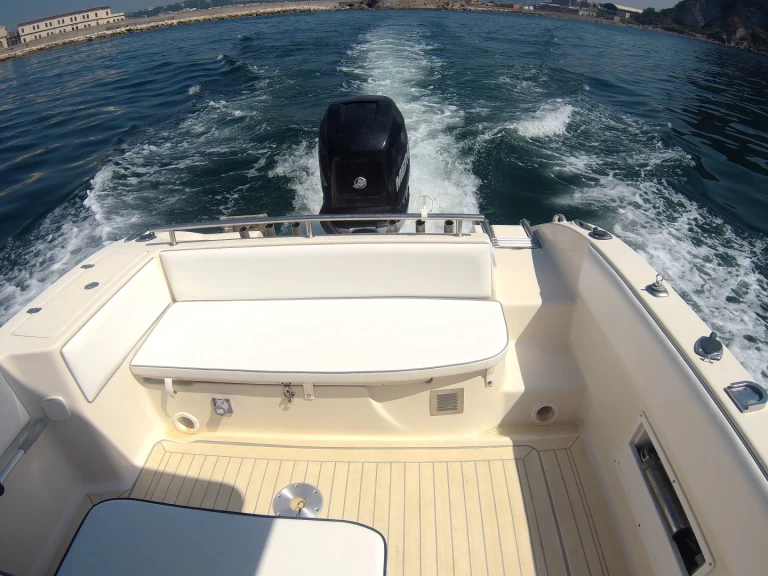 Motorboat to hire Naples at the best price