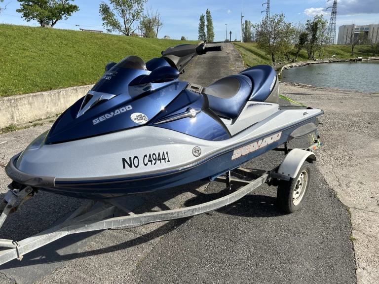Jet ski hire in Belleville-en-Beaujolais - Sea-Doo Gtx 4 tec limited