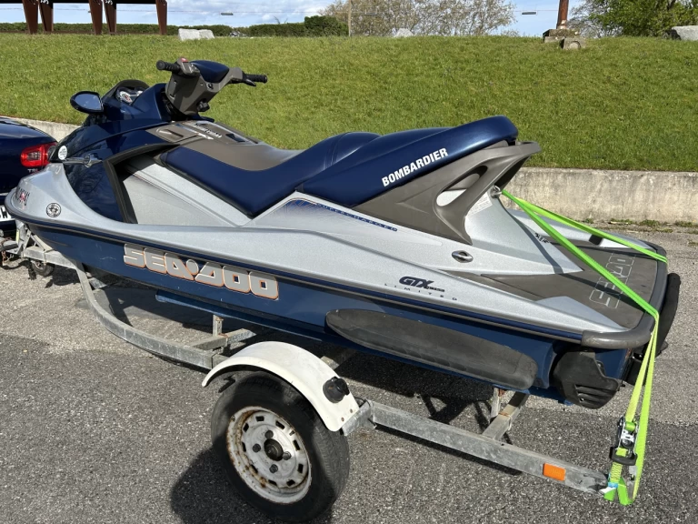 Charter a Sea-Doo Gtx 4 tec limited in Belleville-en-Beaujolais on Samboat