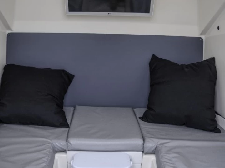 Hire RIB Nuova Jolly with a boat licence