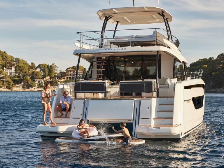 Hire a Jeanneau Prestige M48 Ponza