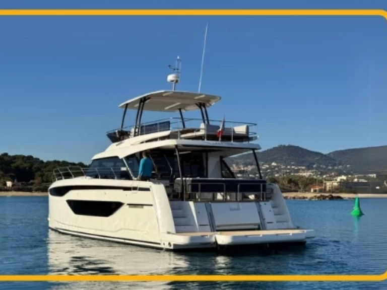 Hire Motorboat with or without skipper Jeanneau Ponza