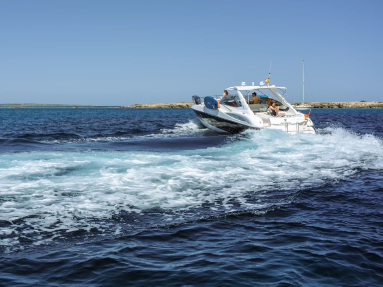 Motorboat hire in Marina Botafoch - Sunseeker Superhawk 48