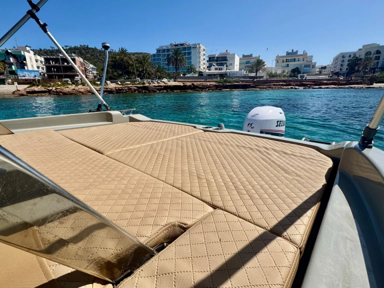 Hire Motorboat Remus with a boat licence