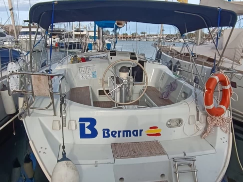 Hire Sailboat Bénéteau with a boat licence