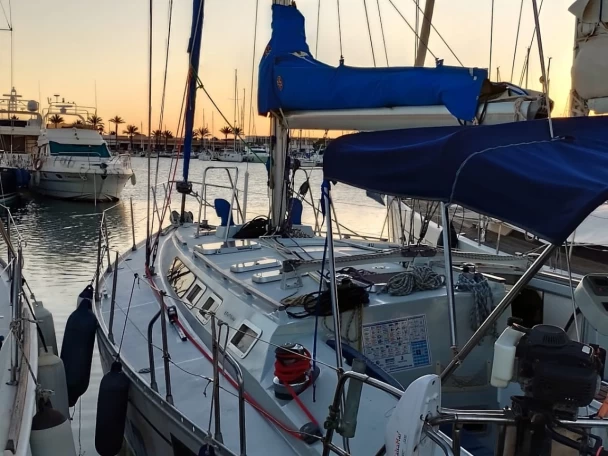 Sailboat hire in La Manga - Bénéteau Oceanis 43