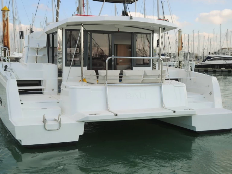 Hire a Bali Catamarans Bali 4.1 Siracusa