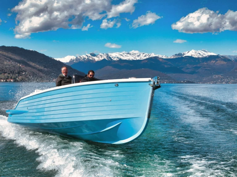 Motorboat to hire Giardini-Naxos at the best price