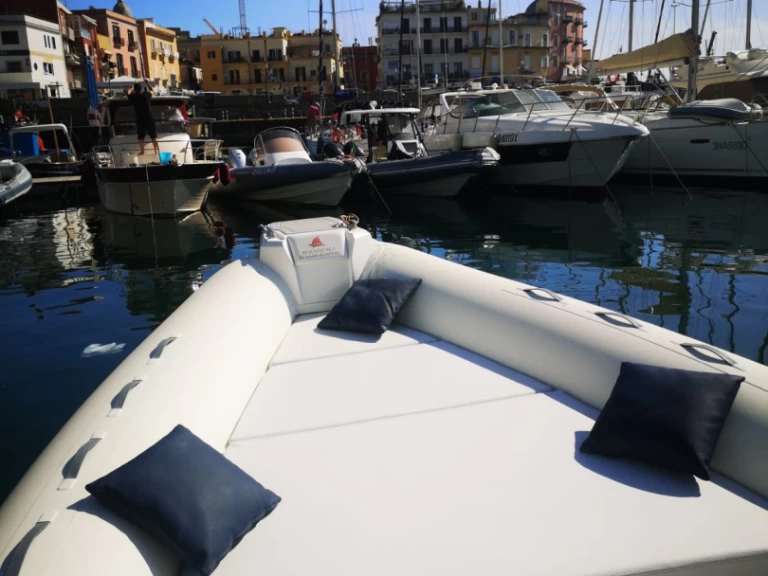 Hire a Sea prop Comfort 30  Naples
