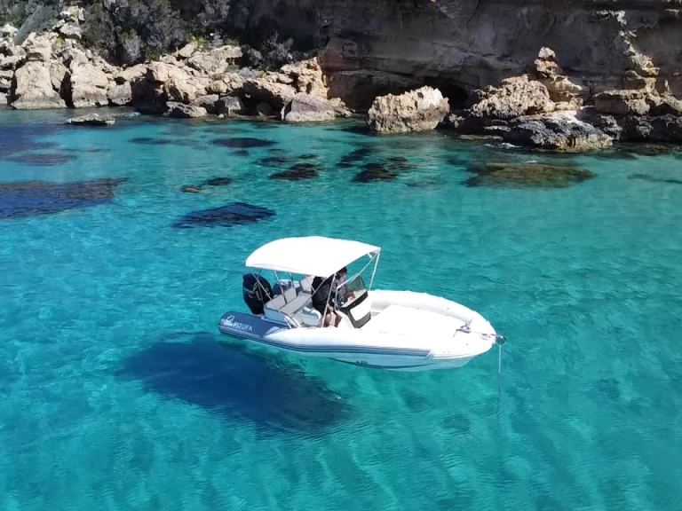 Hire RIB Zodiac with a boat licence