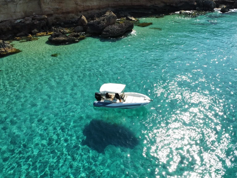 Hire a Zodiac N-ZO 600 Santa Eulària des Riu