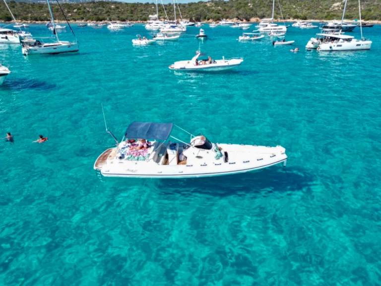 Charter a led 33 GS in Porto Rotondo on Samboat