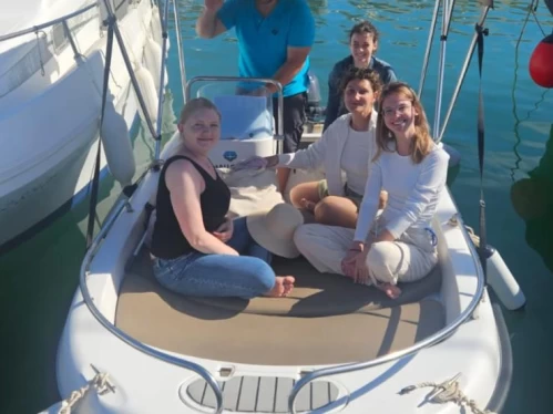 Charter a Astec 450  in Es Canutells on Samboat