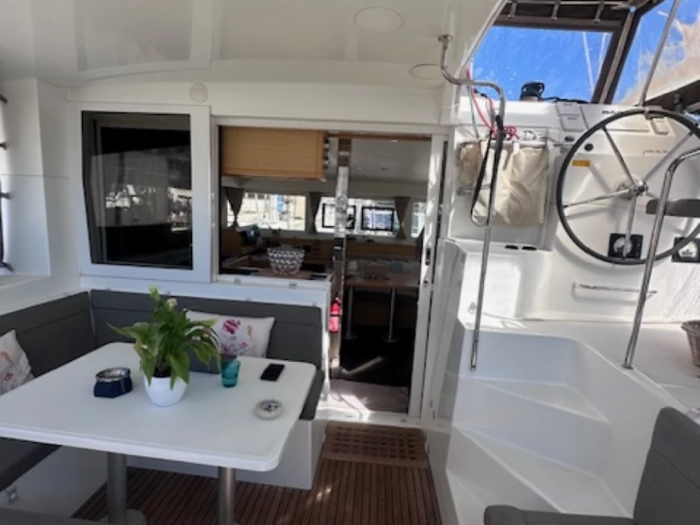 Hire Catamaran Lagoon with a boat licence