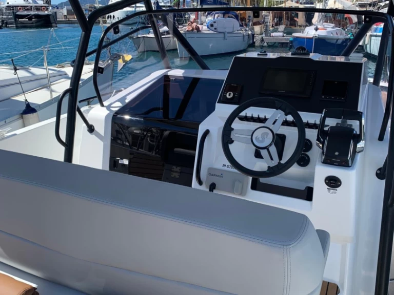 Charter a Bénéteau Flyer 9 in Cannes on Samboat