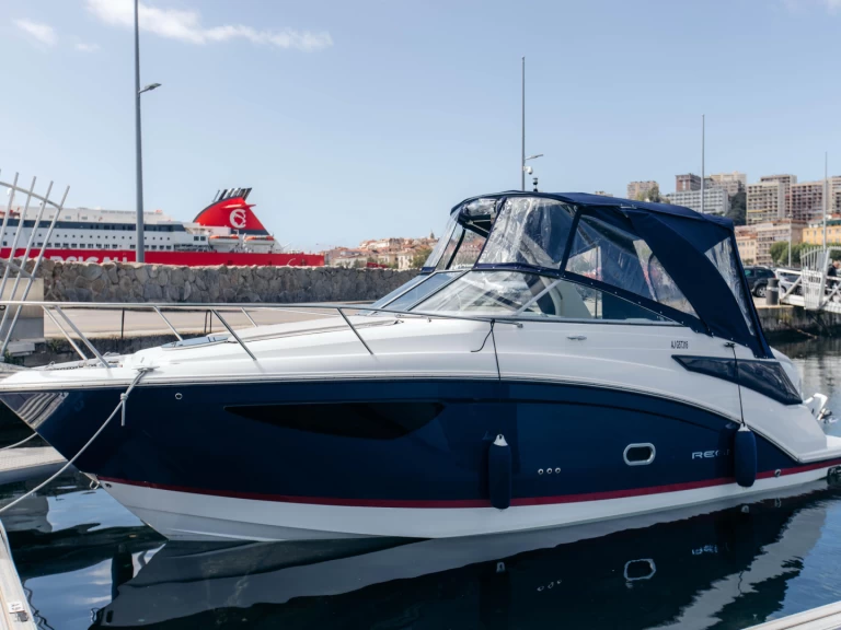 Hire a Régal REGAL 26 Coti-Chiavari