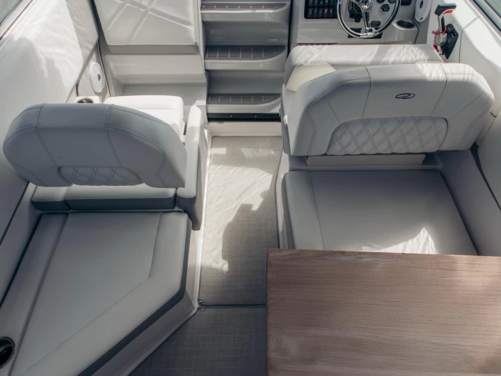 Charter a Régal REGAL 26 in Coti-Chiavari on Samboat