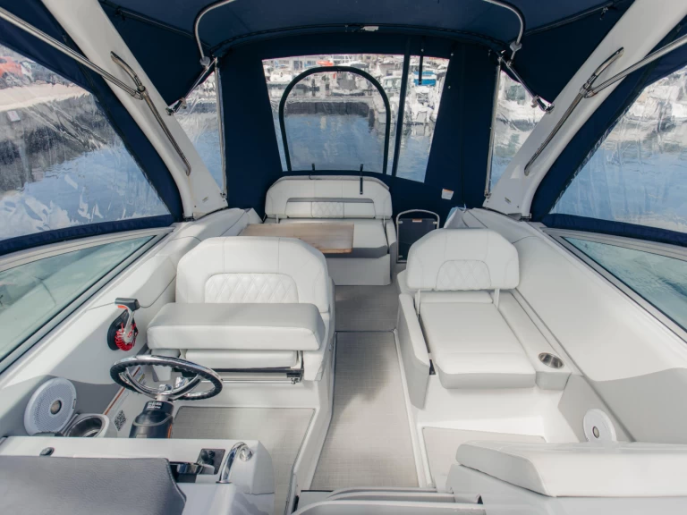 Hire Motorboat Régal with a boat licence