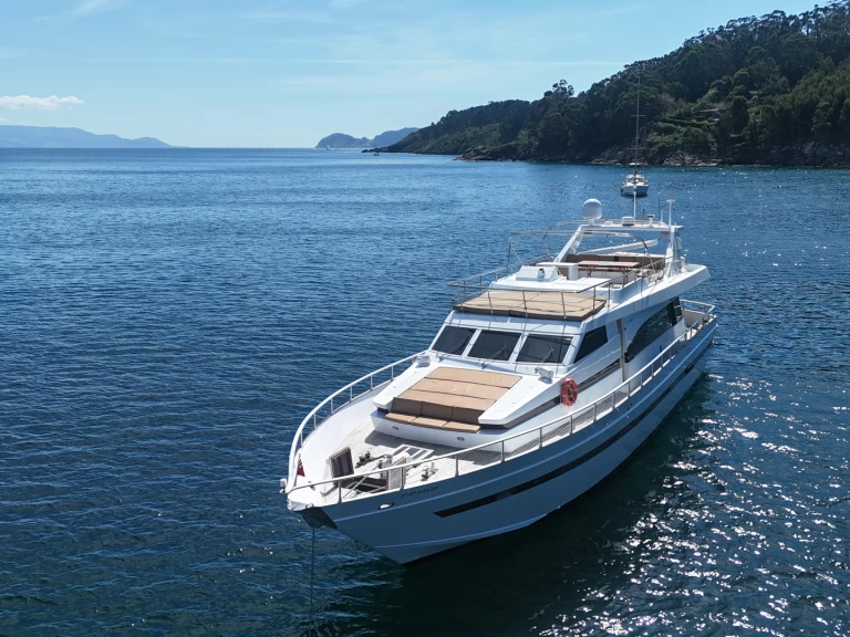 Hire Luxury Yacht Cantieri Di Pisa with a boat licence