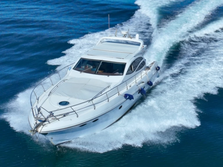 Motorboat to hire Saint-Tropez at the best price