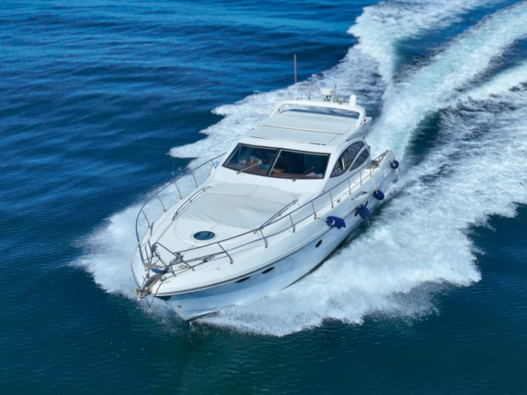 Hire Motorboat Innovazione e Progetti with a boat licence