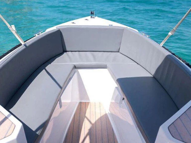 Hire a Silver Silver yacht Sant Antoni de Portmany